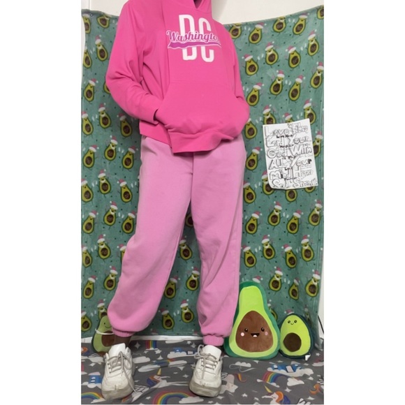 This is a pink DC Washington hoodie (idk the brand) and pants from Roma - Picture 6 of 11